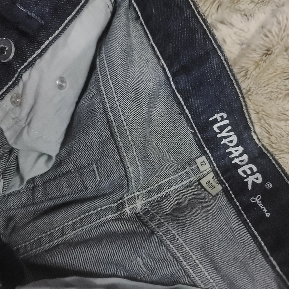 Fly paper - Picture 3 of 3